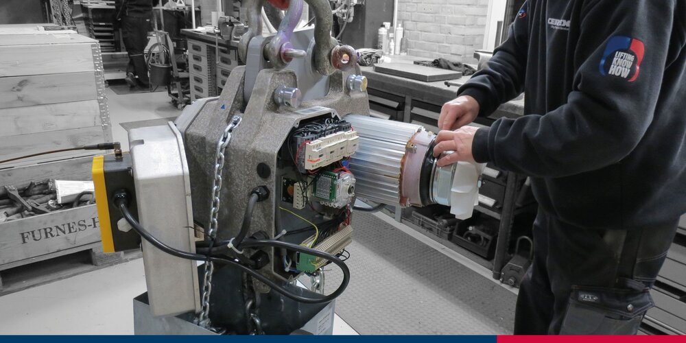 Liftket elkædetalje reparation | © CERTEX Danmark A/S Liftket elkædetalje repareres hos CERTEX Danmark A/S | © CERTEX Danmark A/S